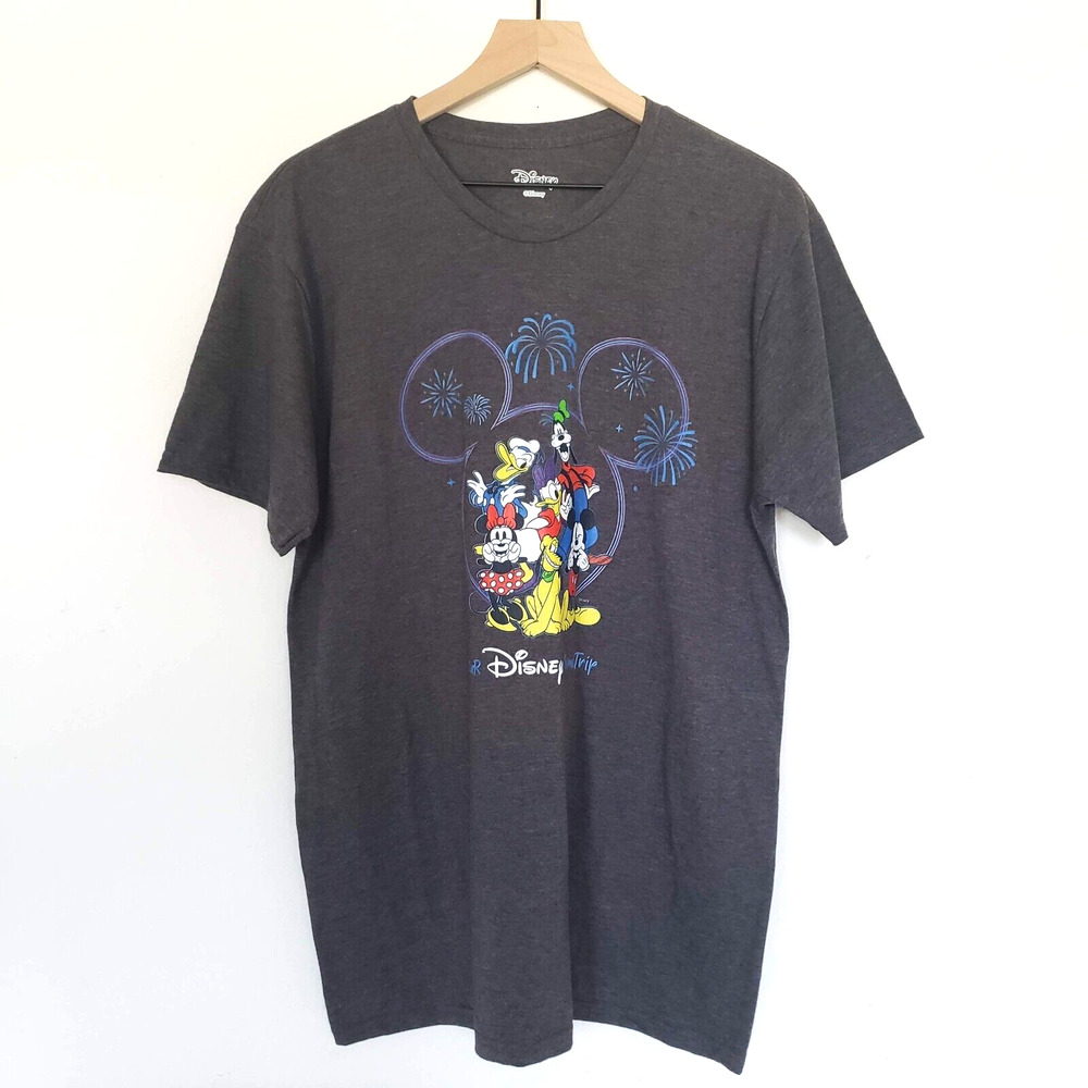 Disney Mickey & Friends SIZE L Vacation Our Family Trip Short Sleeve T-Shirt